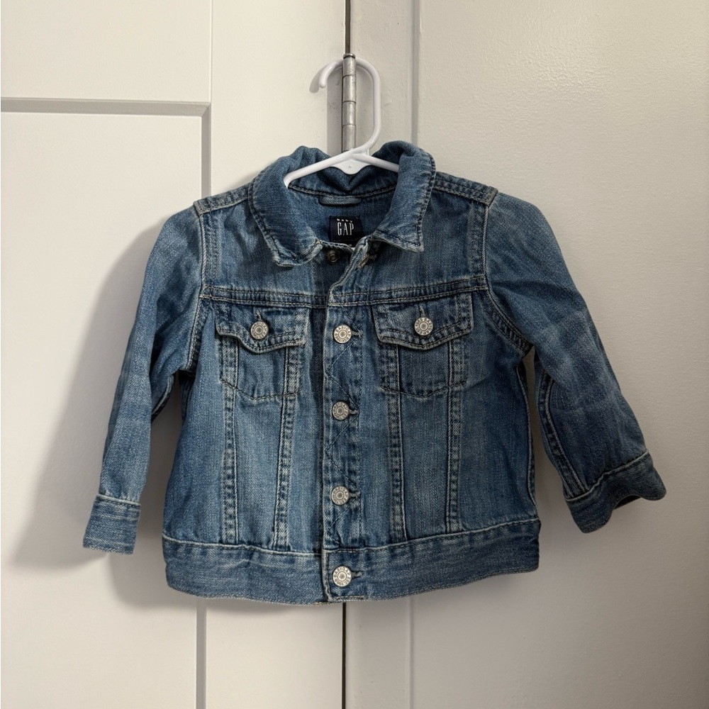 FLASH SALE! GAP Blue Jean Jacket Classic Style